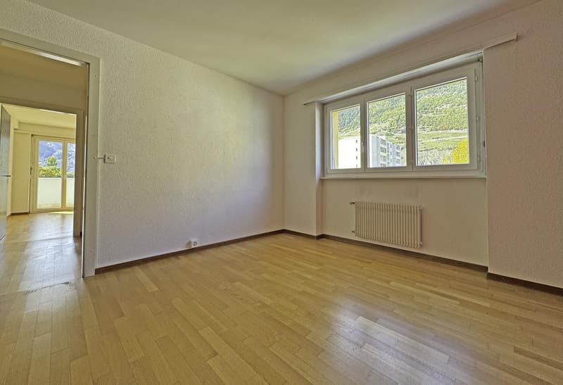 Spacieux appartement de 5,5 pièces avec 2 balcons et place de parc intérieure (7)