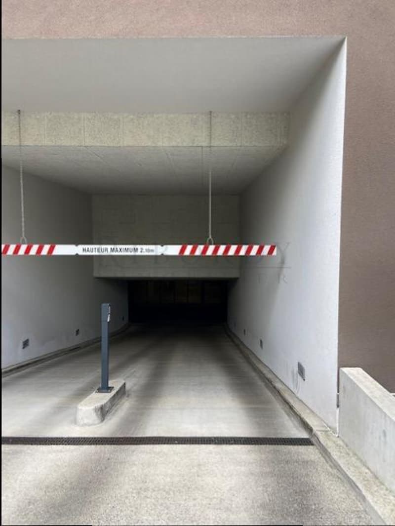 Dans résidence au Petit-Lancy, place de parc intérieure en sous-sol ! (2)