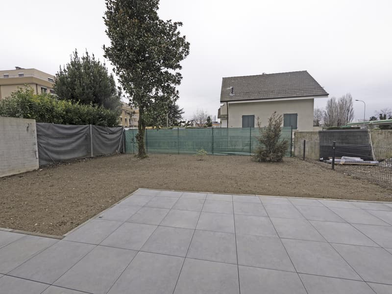 Maison jumelle avec ravissant jardin entièrement clôturé ! (9)
