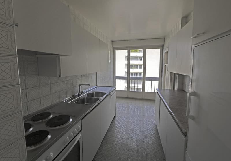 Au coeur du quartier de Florissant, lumineux 5 pièces, balcon, parking intérieure ! (10)