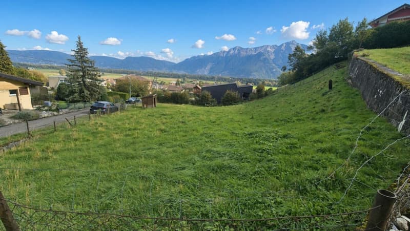 Terrain à bâtir de 841 m2 (2)