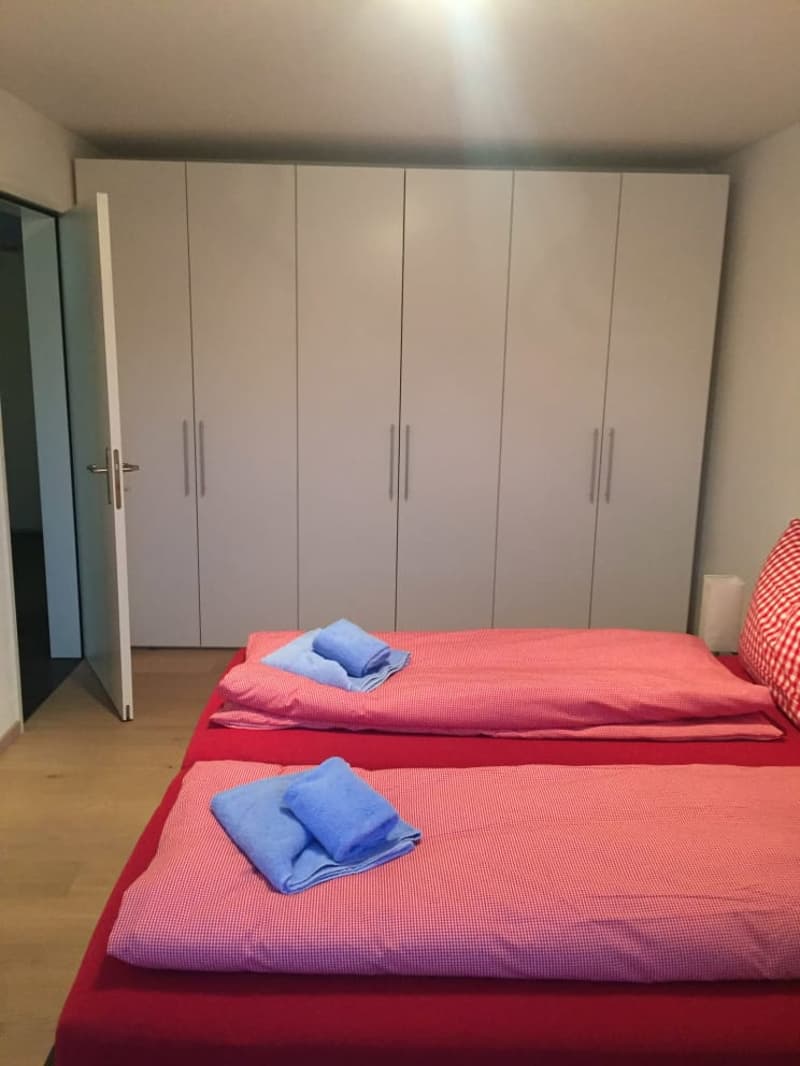 Moderne 3 1/2 Zimmer Ferienwohnung wochenweise zu vermieten (6)