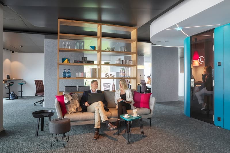 Community und Kaffeebereich im Coworking Space