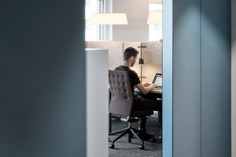 Konzentriertes Arbeiten im Coworking Space Wunderraum