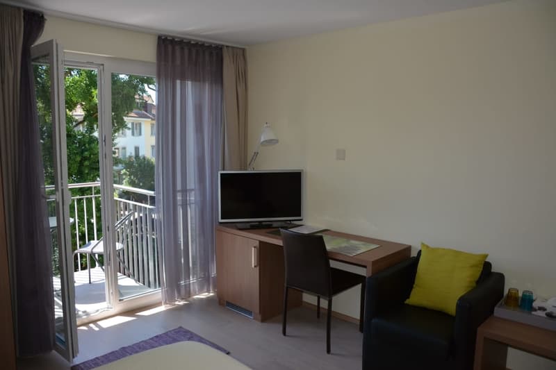 Moderne Studiozimmer für Langzeitaufenthalte - zentral in Winterthur-Veltheim gelegen (3)