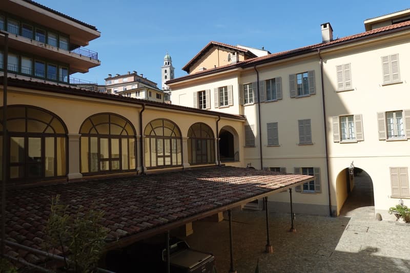 Ufficio in palazzo storico nel centro di Lugano (1)