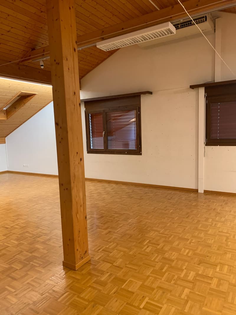 Disponibler Raum (119 m2) an guter Lage  in Altendorf (2)