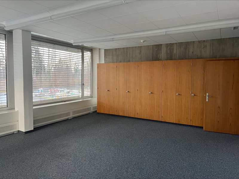 Helle Büroräumlichkeiten in Glattbrugg/Opfikon zu vermieten (2)