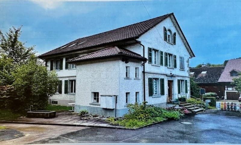 Kindergarten mit 5.5-Zimmer Maisonettewohnung und Landreserve im ländlichen Weiler Theilingen (1)