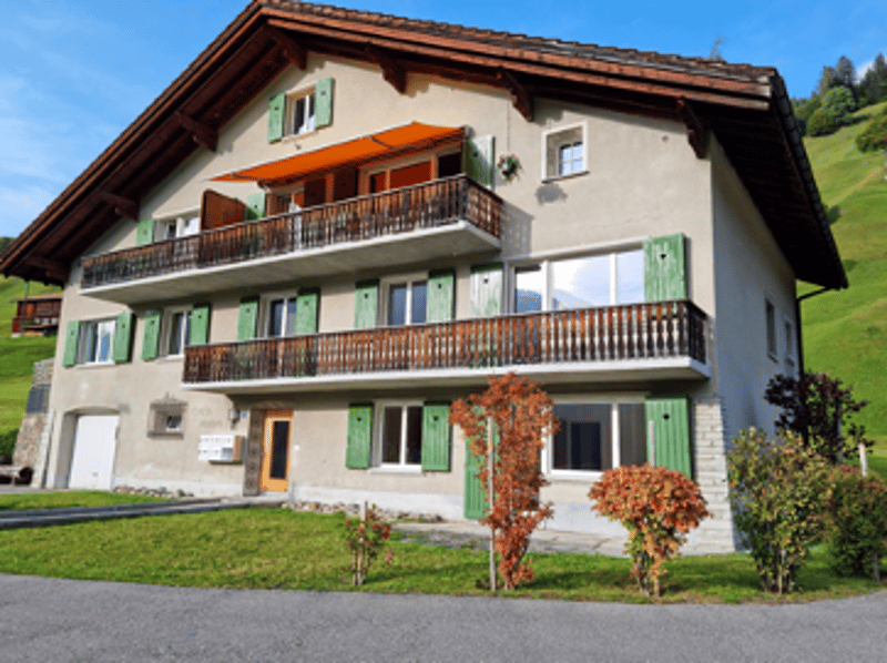 Wohnen mit Aussicht: 7.5-Zimmer-Wohnung in Klosters (1)