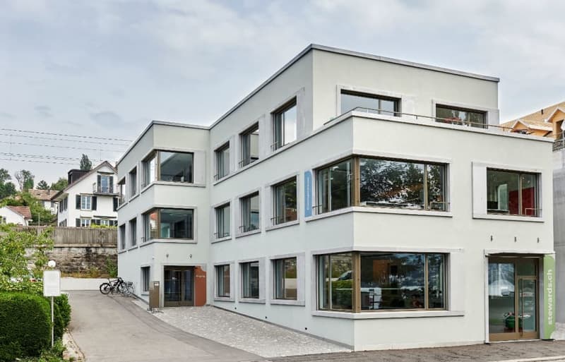 Moderne Arbeitsplätze im attraktiven Agenturhaus am See (1)