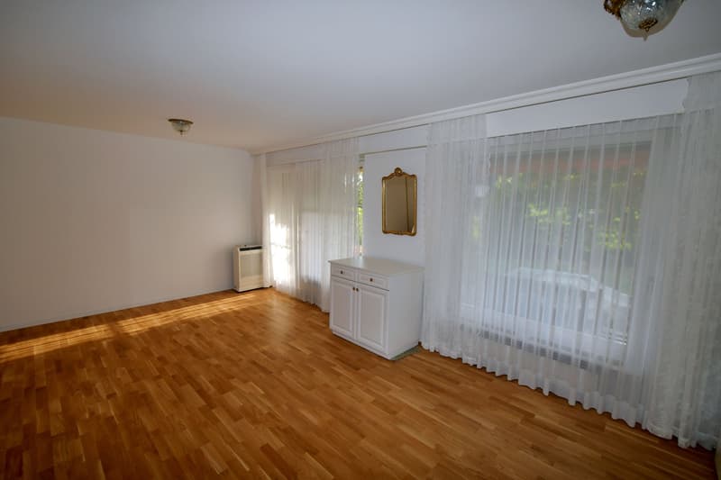 Möblierte, geräumige, sonnige Wohnung am Zürichberg (2)