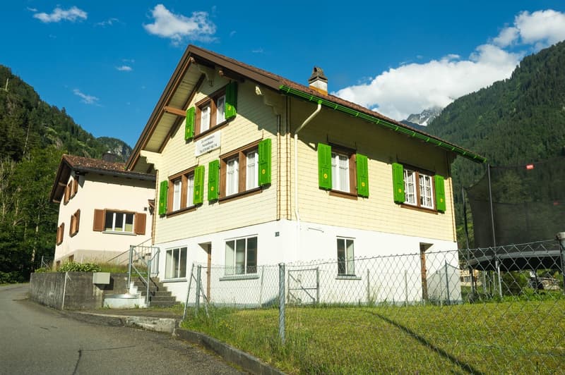 Einfamilienhaus in Bristen (1)