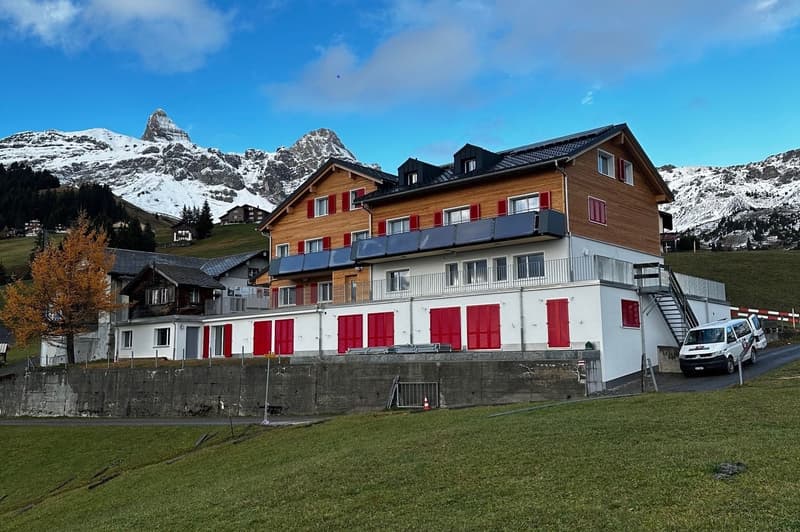Auf der Sonnenterrasse Alp Biel wohnen und arbeiten - Schmuckes Klein-Hotel bei Bergbahn und Skilift (2)