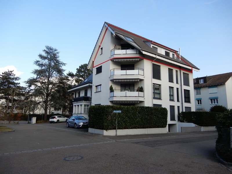 Moderne 1.5-Z.-Dachwohnung in gepflegtem Mehrfamilienhaus an zentraler Lage in Muttenz (1)