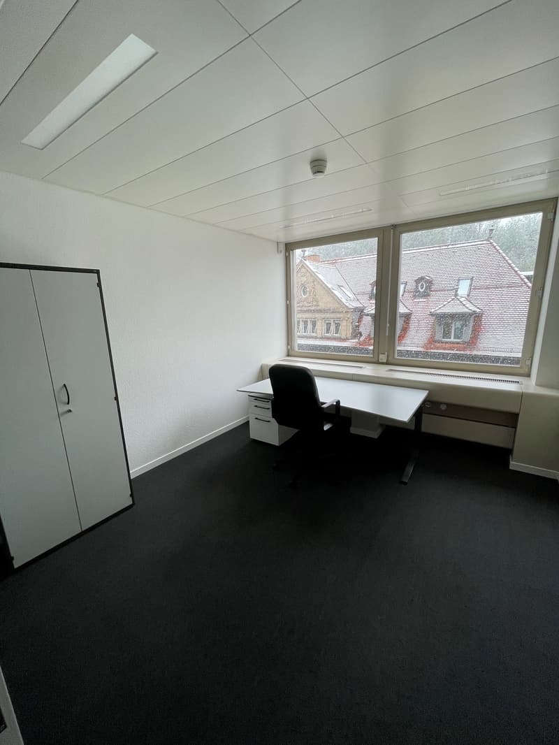 Bright and modern office spaces to rent / Helle und moderne Büroflächen zu mieten (5)