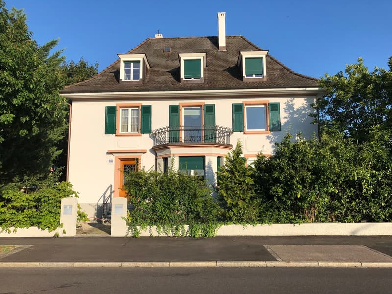 Maisonettewohnung mit sechs Zimmern in Villa in Riehen (1)