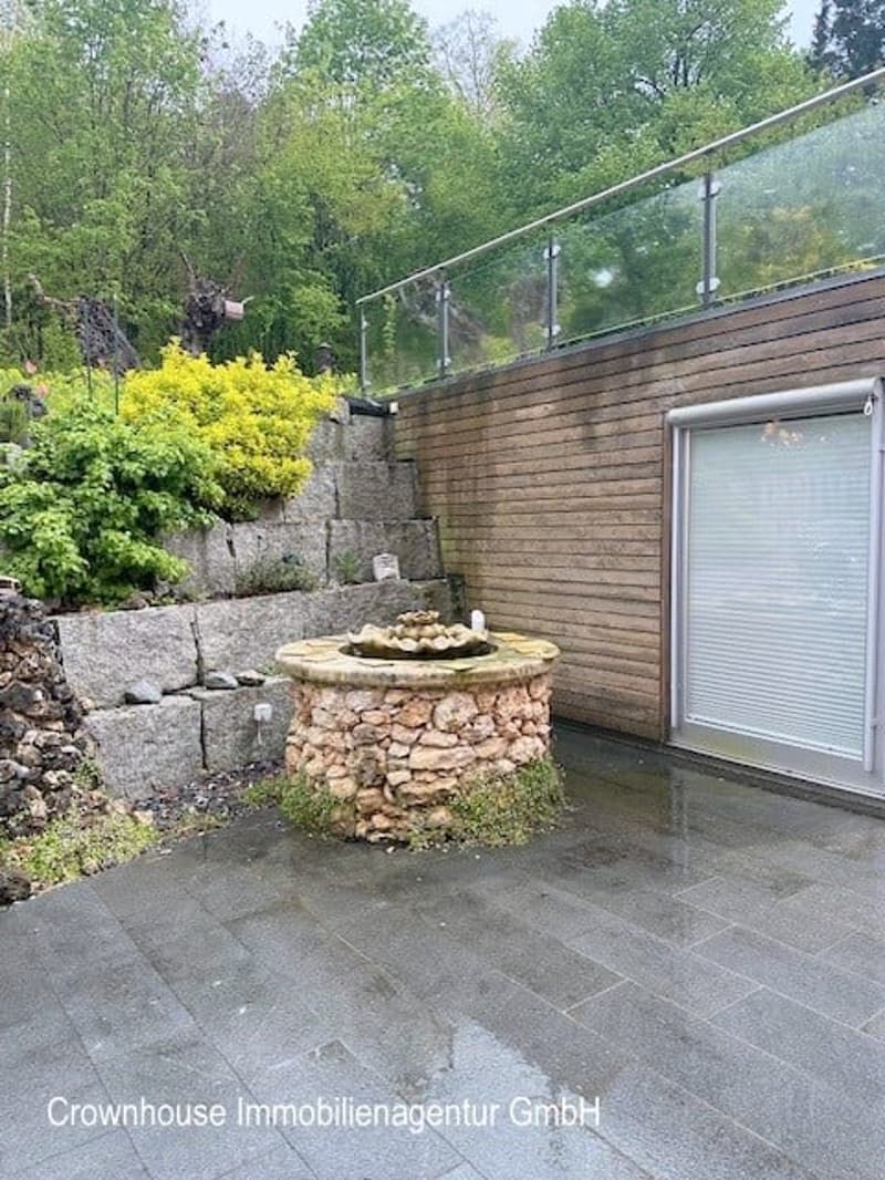 Brunnen beim Gartenpavillon