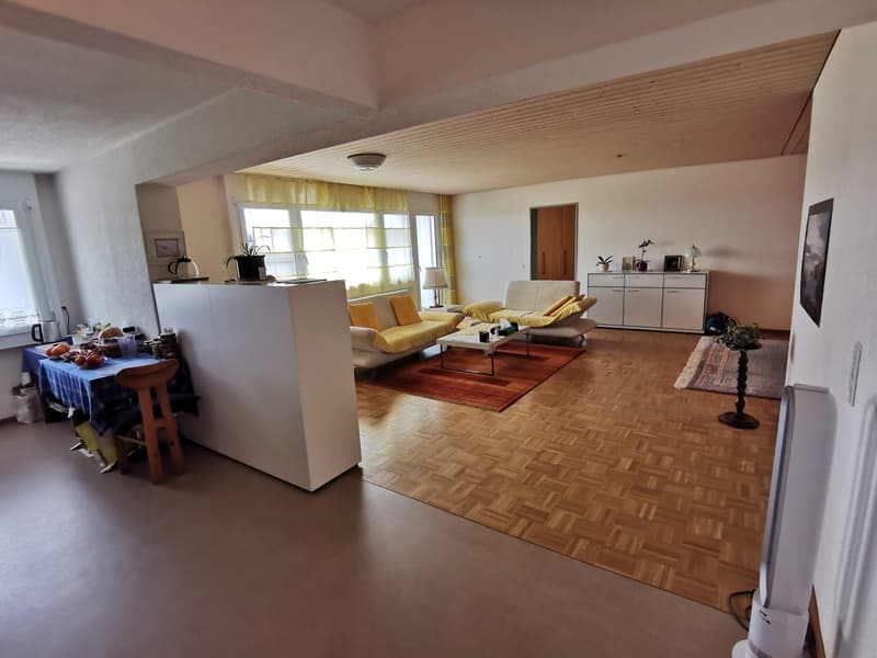 Grosse 5.5 Zimmer Wohnung in Sulz (2)
