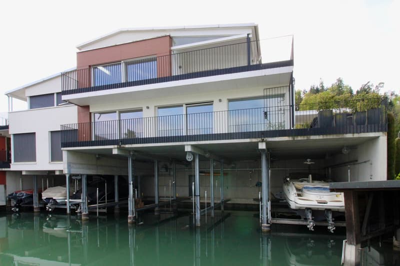 Traumhafte Wohnung am Hafen – Wohnen direkt über dem Zürichsee mit dem Boot unter dem Schlafzimmer (2)