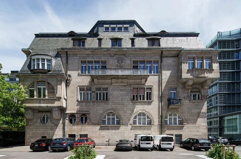 Charmante 4.5-Zimmer-Wohnung in einem "Jugendstilgebäude" in Zürich Enge (2)