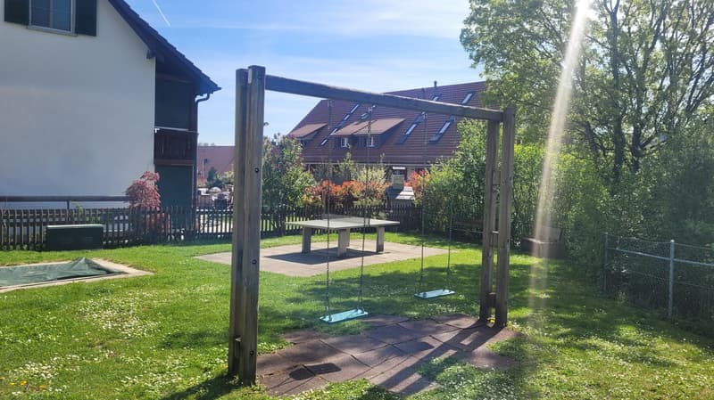 Geräumiges Haus im Grünen mit 320 m2 Nutzfläche in Niederhasli (4)