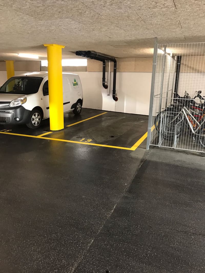 Parkplätze in 2 Tiefgaragen und 1 Garagenbox in Mettmenstetten zu vermieten (2)