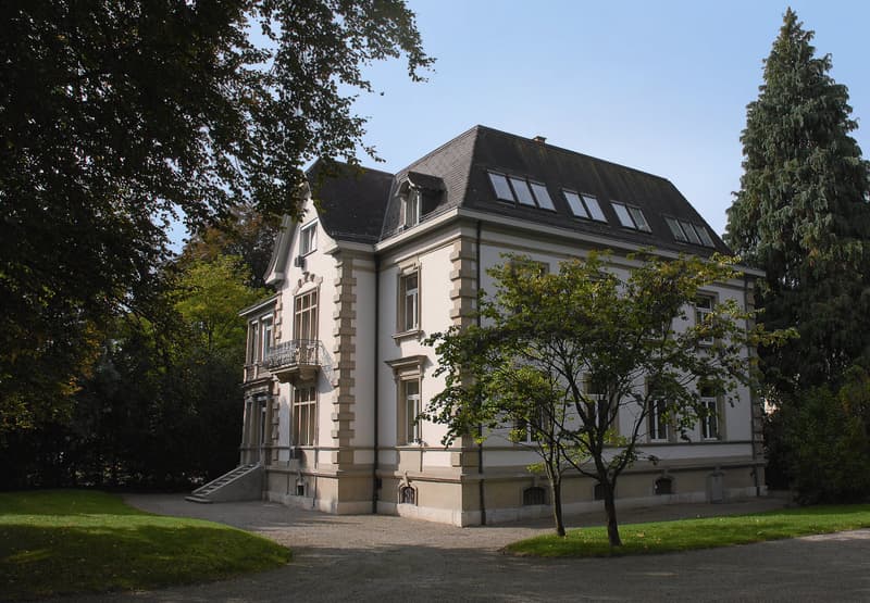 Gediegenes helles Büro in Jugendstil-Villa im Seefeld mit Garten (1)