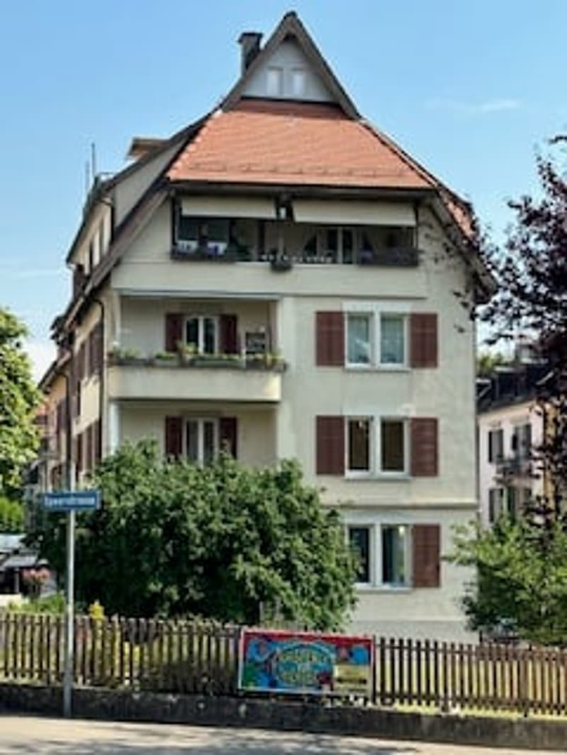 Schöne 5- Zimmerwohnung in Jugendstilhaus in Wollishofen Zürich (1)