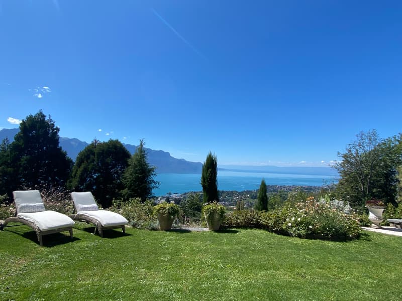 Stunning Family Villa near Montreux over looking the lake / Superbe villa familiale avec vue (1)