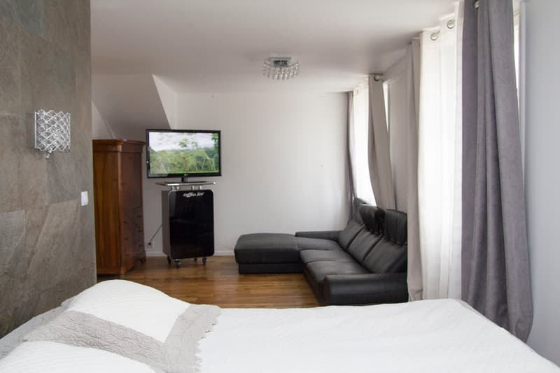 Maison Mitoyenne dans Propriété de prestige à Jouxtens-Mézery rénovée avec piscine. (10)