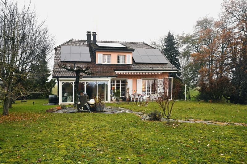 Villa d’exception à Savigny avec panorama sur le lac et un potentiel unique
