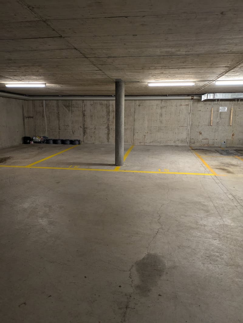 Tiefgaragenparkplätze zu vermieten (2)
