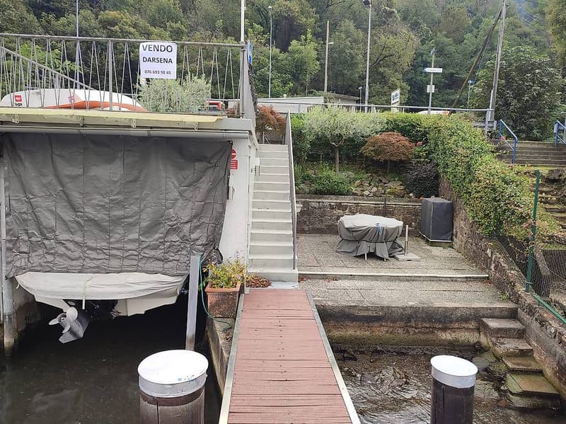 Bellissima darsena con giardino a Brusino Arsizio
