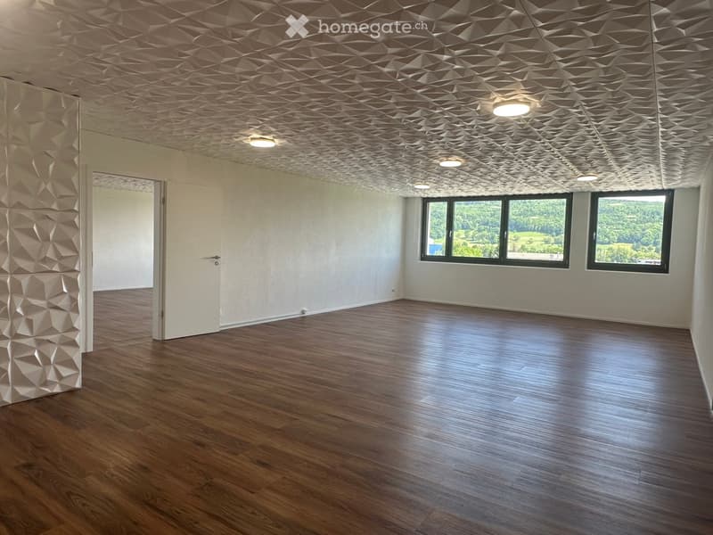 Zu Vermieten an Top Lage Büro-/Verkaufs-/Gewerbefläche (10)