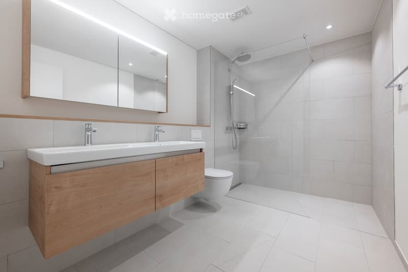 Helle 5.5 Zimmer Eigentumswohnung mit grossem Sitzplatz (6)