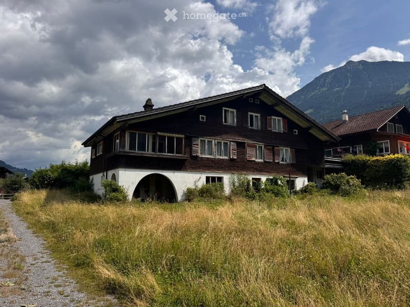 "Charmante, grosszügige Wohnparzelle mit Geschichte und Potenzial"