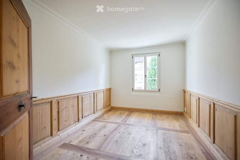 empty room, wooden floor, white walls, wooden panels on the walls, single window