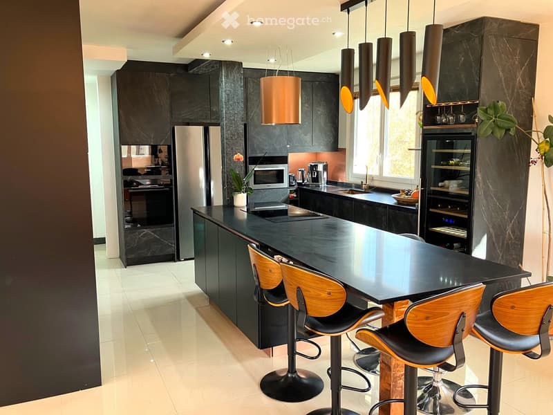 modern kitchen, marble countertops, stainless steel appliances, built-in oven, wine fridge, kitchen island, 4 bar stools, hanging lamps