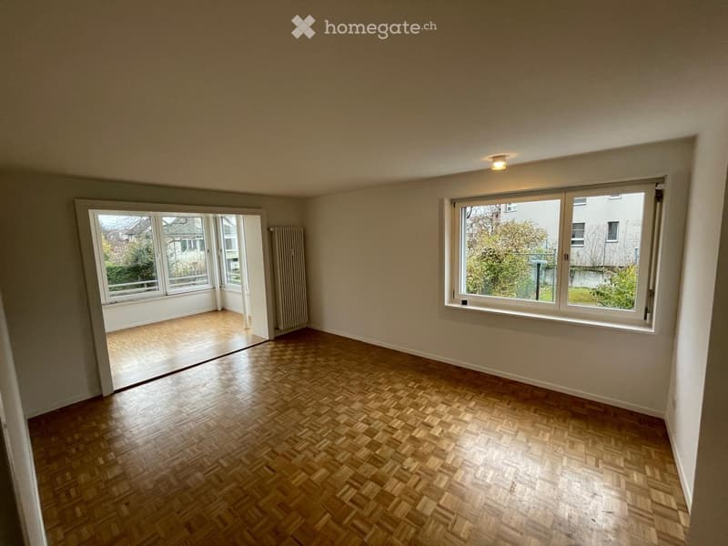 empty room, hardwood floor, 2 large windows, white walls, open door