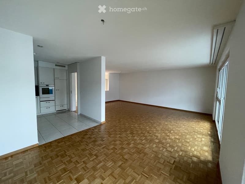 Frisch renovierte Wohnung an zentraler Lage (4)