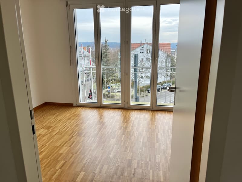 Moderne 4.5-Zimmer-Wohnung mit Balkon in Arlesheim (4)