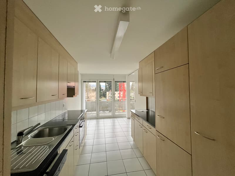 Moderne 4.5-Zimmer-Wohnung mit Balkon in Arlesheim (3)