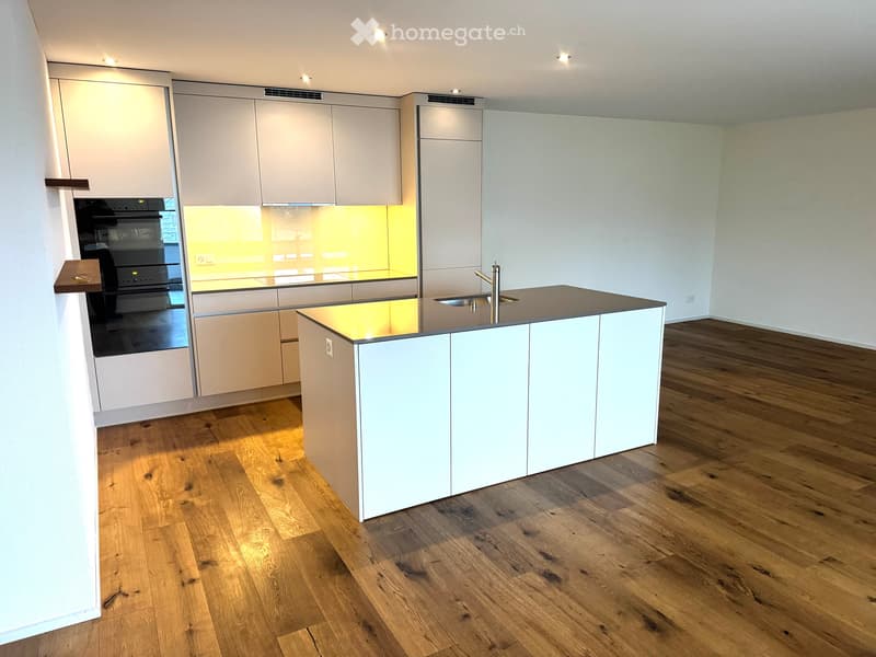 Schöne, helle 3.5 Zimmer Wohnung im 1. Stock mit Sicht auf Berge sucht neuen Eigentümer (4)