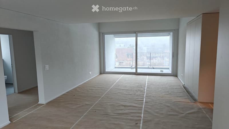 empty room, white walls, sliding glass door, balcony, white floor