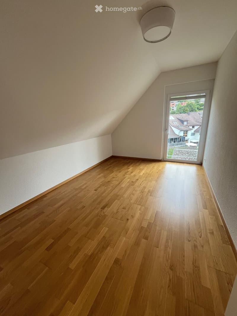 empty room, hardwood floor, white walls, large window