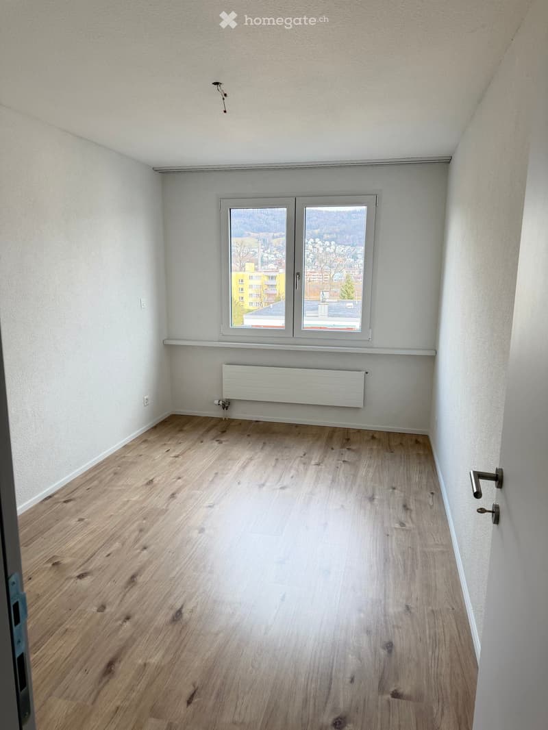 empty room, wooden floor, white walls, large window, view of the city