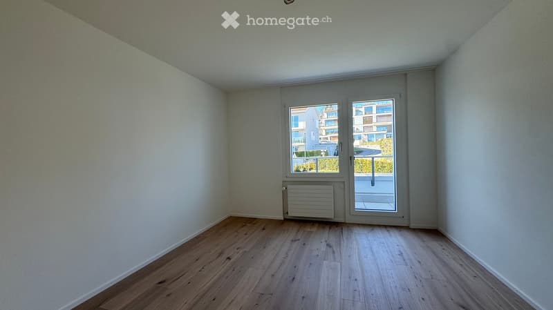 empty room, wooden floor, glass doors, terrace