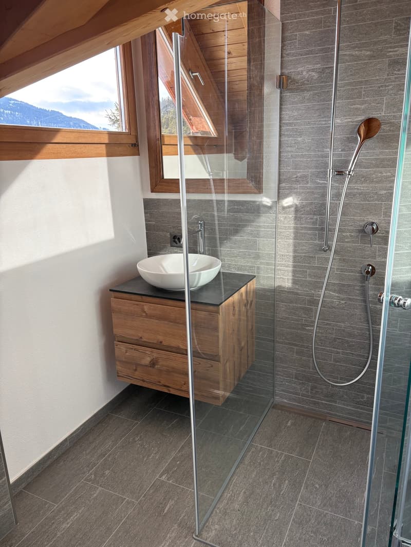 Alpine Maisonette-Wohnung in Laax GR an schöner Lage mit Weitsicht (6)