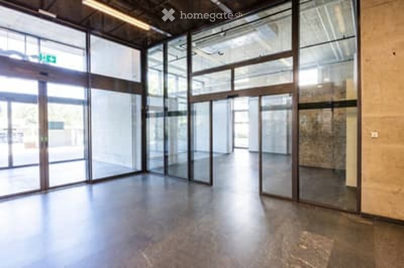 Moderne Geschäftsfläche im Zentrum von Gossau ZH (2)